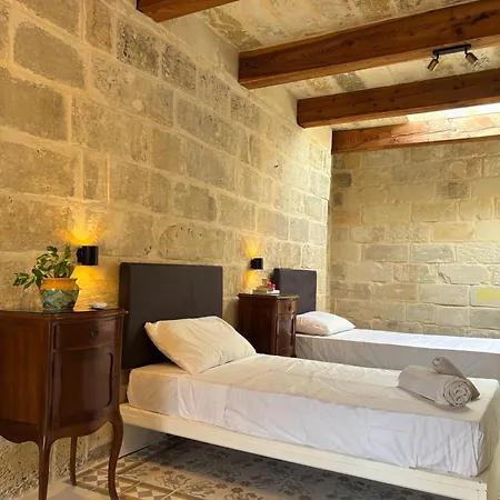 300 Year Old Townhouse Near Mdina Homestay