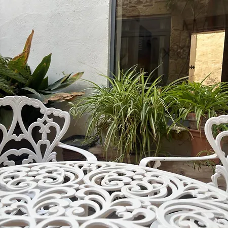 300 Year Old Townhouse Near Mdina 拉巴特