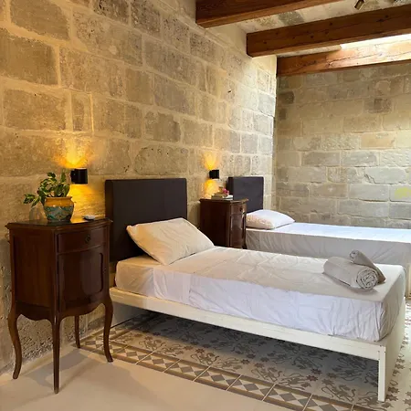 300 Year Old Townhouse Near Mdina 民宿 *