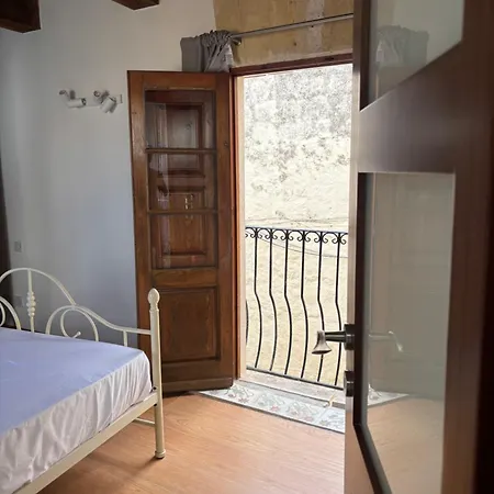 300 Year Old Townhouse Near Mdina Homestay *