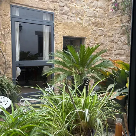 300 Year Old Townhouse Near Mdina Homestay *