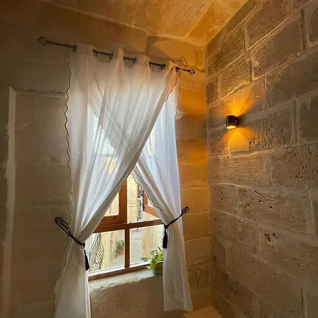 Homestay 300 Year Old Townhouse Near Mdina