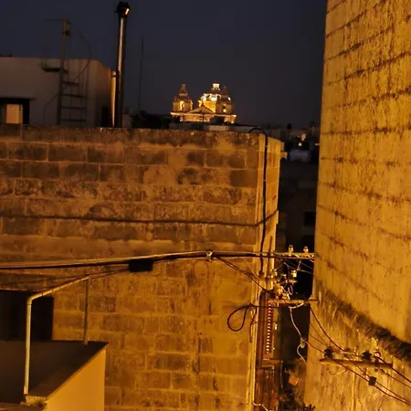 300 Year Old Townhouse Near Mdina *