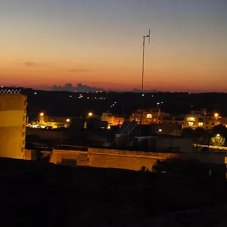 300 Year Old Townhouse Near Mdina منزل للإقامة ربات