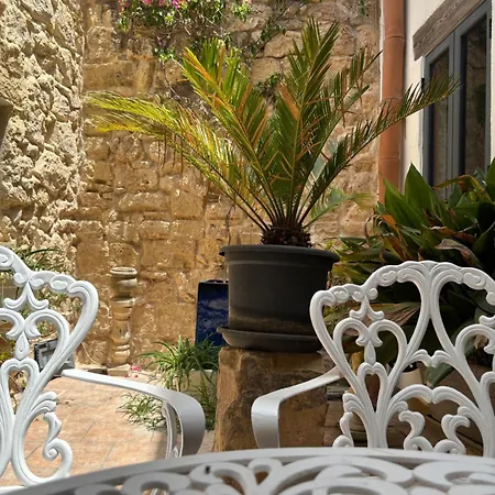 300 Year Old Townhouse Near Mdina *