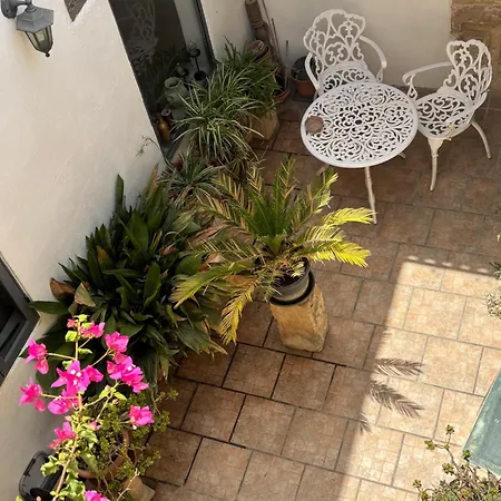 Homestay 300 Year Old Townhouse Near Mdina